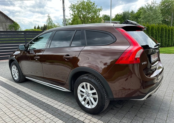 Volvo V60 Cross Country cena 67000 przebieg: 190000, rok produkcji 2018 z Kraków małe 742